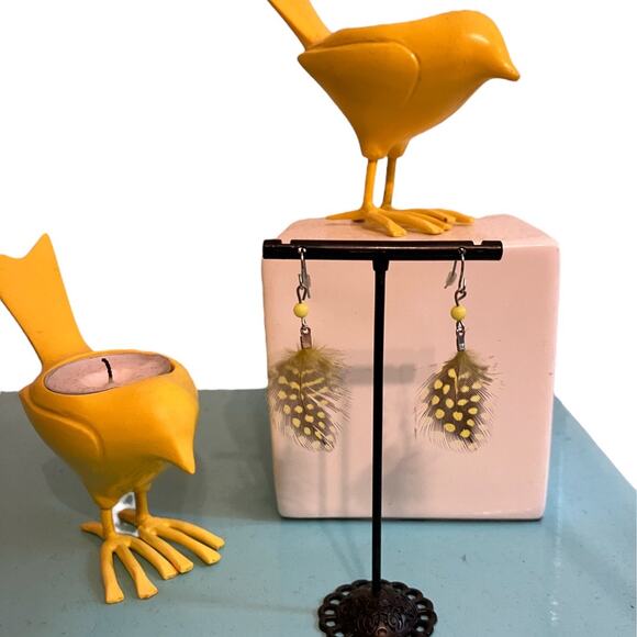 Claire's Feather Dangle Earrings Black & Yellow - Picture 2 of 3